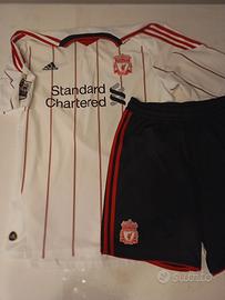 Maglietta e pantaloncini Liverpool away 2010