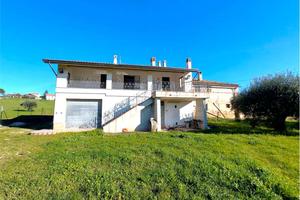 STUPENDA SOLUZIONE con TERRENO ESCLUSIVO