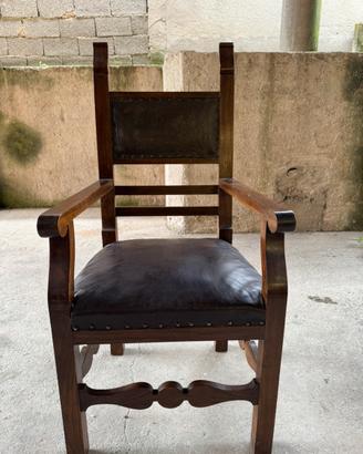 Sedia in legno massello con seduta in  pelle