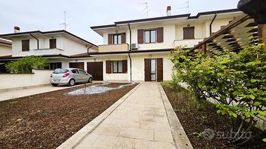 VILLA A SCHIERA A CURTATONE