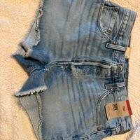 Geans Levis donna