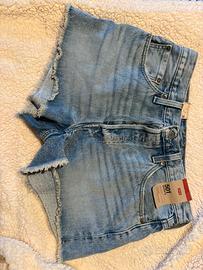 Geans Levis donna