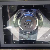 Subwoofer in box con neon blu