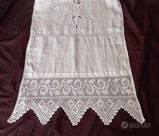 Tende in lino Ricamata a mano e uncinetto 