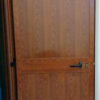 Porta in alluminio effetto legno