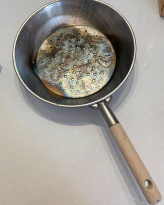 Padella bucata per castagne