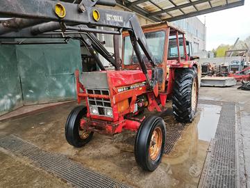 Trattore International 844S con caricatore