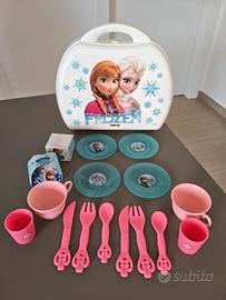 Disney Frozen - Cestino Pic-nic con Set stoviglie