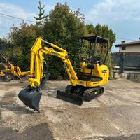 E237 - Escavatore 15 q Komatsu PC15 con pinza