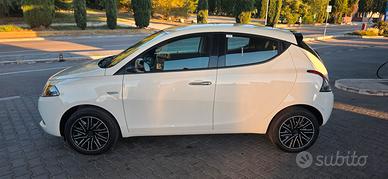 YPSILON 1.0. firefly. Hybrid Silver