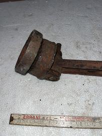 Vecchia pompa a mano  pozzo - parte leva