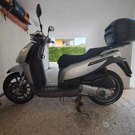 scooter piaggio 200 cc