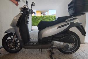 scooter piaggio 200 cc