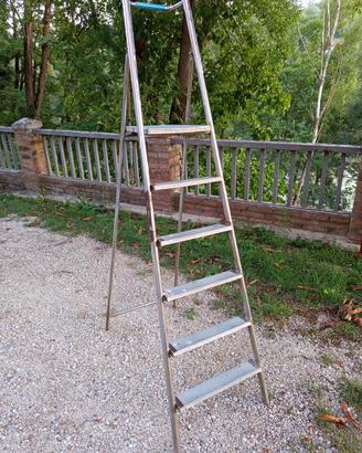 scala in metallo