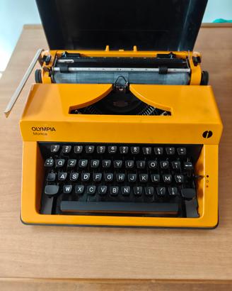 Macchina da scrivere Olympia Monica