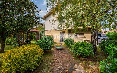VILLA BIFAMILIARE CON PARCO PRIVATO E TRIPLO BOX A