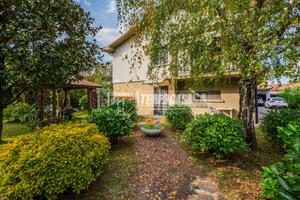 VILLA BIFAMILIARE CON PARCO PRIVATO E TRIPLO BOX A