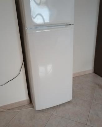 frigo combinato medie dimensioni , h  145 larg 55 