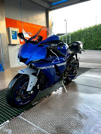 Yamaha YZF R1