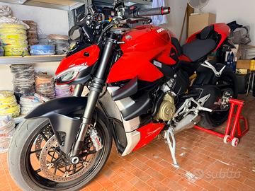 DUCATI STREETFIGHTER V4
