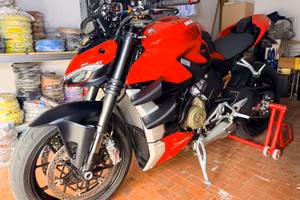 DUCATI STREETFIGHTER V4