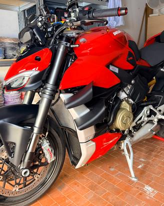 DUCATI STREETFIGHTER V4