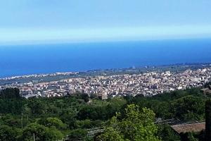 Rustico da restaurare con 4000 mq di frutteto