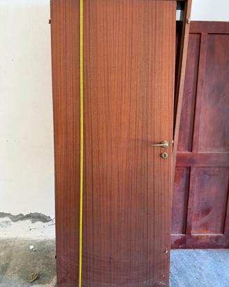 Porta di legno per intrno