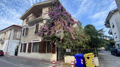 VILLA SINGOLA A GROTTAMMARE