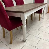 Tavolo in legno massello in stile shabby