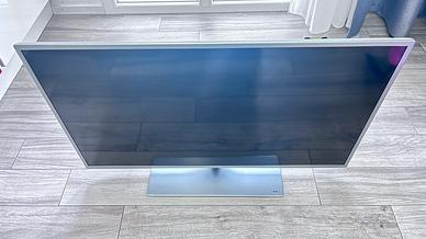 Samsung 40" 4K UE40JU6410U per ricambi(schermo ko)