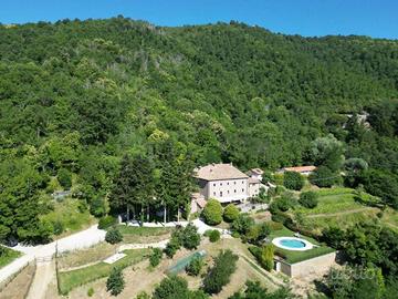 Rustico / Casale di 1570 m² con box auto a Cortona