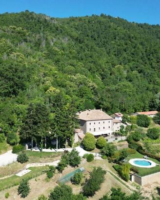Rustico / Casale di 1570 m² con box auto a Cortona