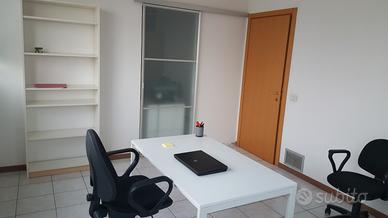 Ufficio privato in contesto di business centre