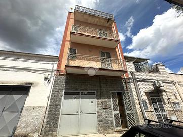 4 LOCALI A CANOSA DI PUGLIA
