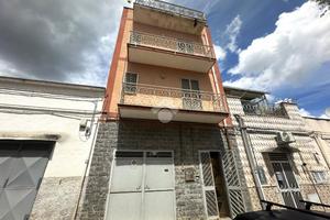 4 LOCALI A CANOSA DI PUGLIA