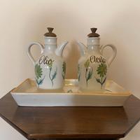 Porta olio e aceto in ceramica con vassoio