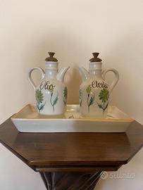 Porta olio e aceto in ceramica con vassoio