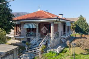 VILLA SINGOLA A BUSCA
