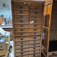 Antico schedario con  cassetti