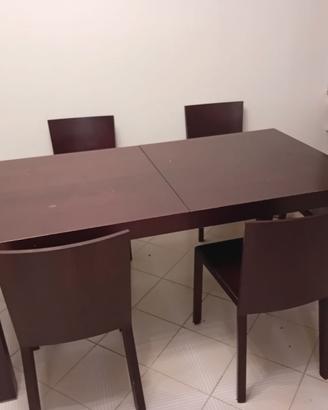 Parete attrezzata  tavolino e tavolo con 6 sedie