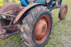 Trattore Fordson Dexta