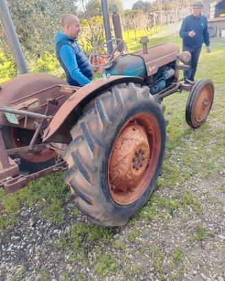 Trattore Fordson Dexta