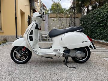 VESPA 300 GTS SUPER