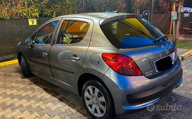 Peugeout 207