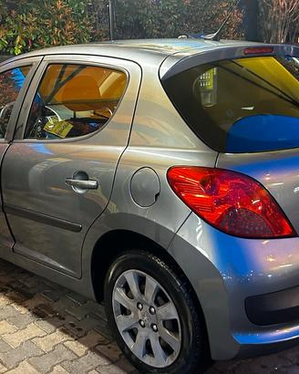 Peugeout 207