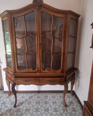 vetrina anni 70 in legno massiccio
