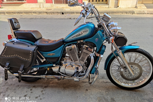 Moto Suzuki intruder