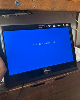 Televisione toshiba con braccio
