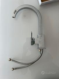 Rubinetto canna alta girevole CM con base quadrata